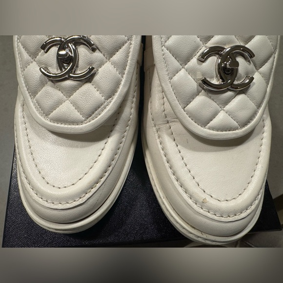 Chanel Women's Turnlock White Loafers size 41 - Picture 2 of 9
